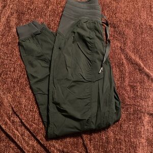 lululemon athletica women’s green joggers Pants